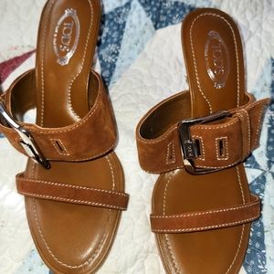 Tod's tan leather Sandler's